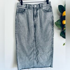 H&M light gray denim midi skirt